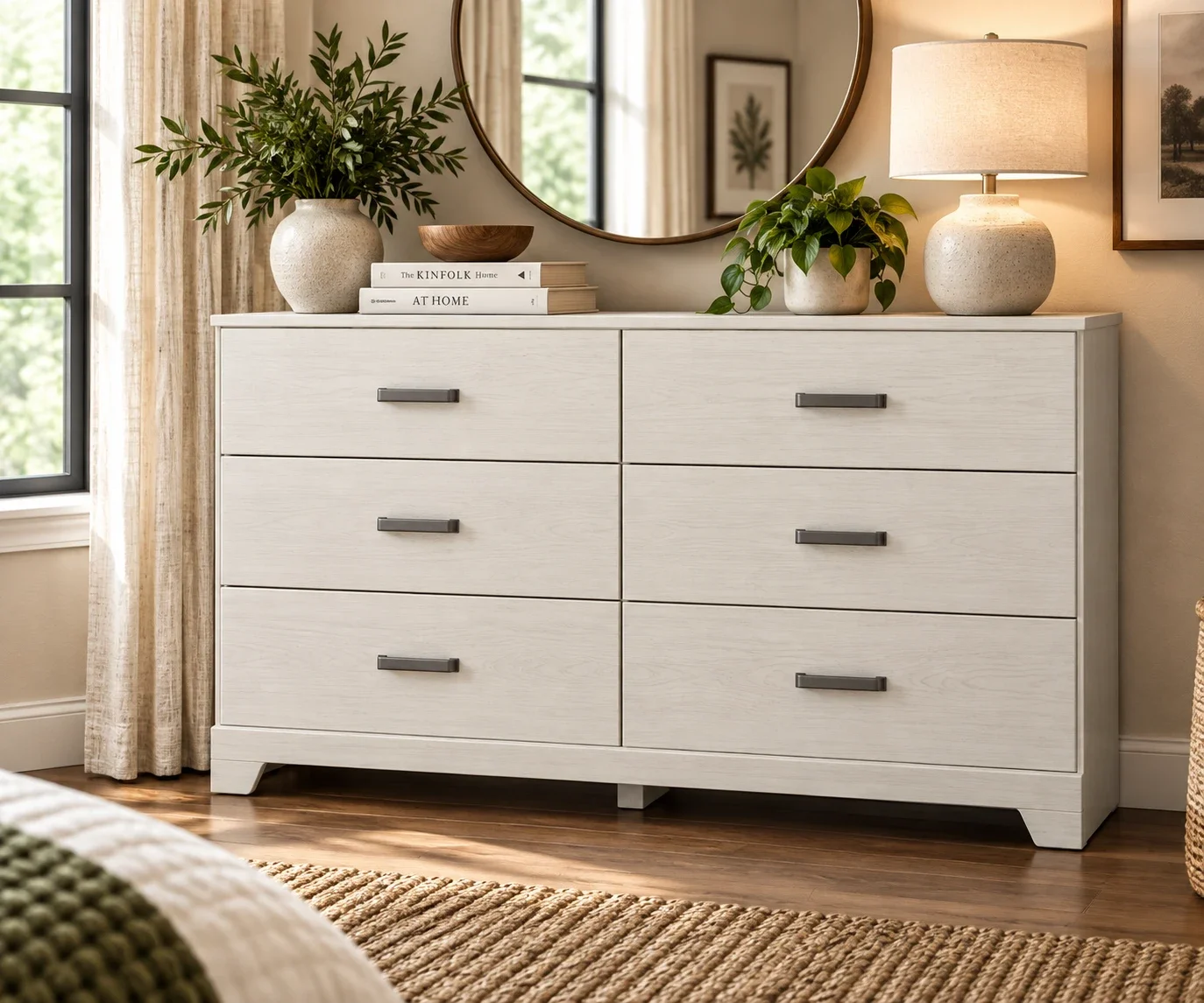 Stelsie Dresser